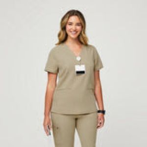 women's Sandstone Casma™ - Three-Pocket Scrub Top